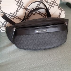 Michael Korea fanny pack